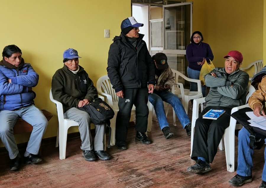 Samuel Hinostroza se reúne con autoridades y pobladores del Centro Poblado Los Andes de Pucará