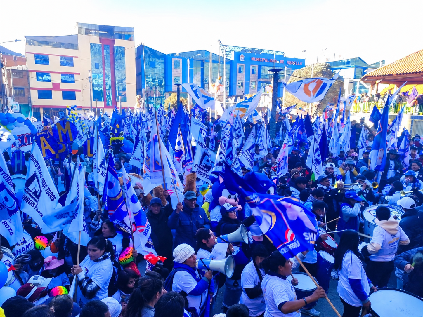Multitudinario cierre de Campaña: Samuel Hinostroza